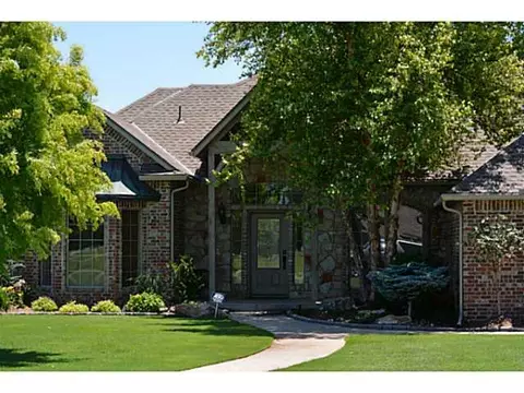 408 Chad Dr, Tuttle, OK 73089 photo 3