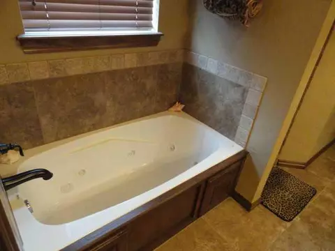 809 Lindsey Ln, Moore, OK 73160 photo 9