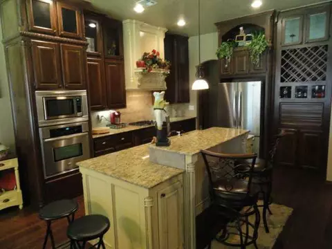 809 Lindsey Ln, Moore, OK 73160 photo 4
