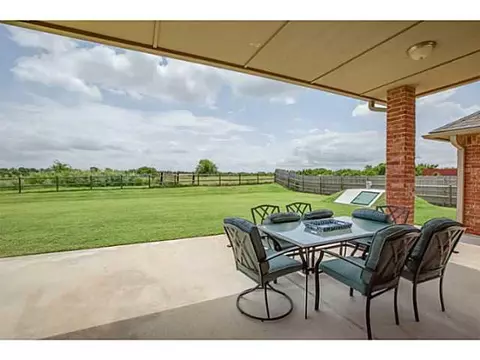 1712 Riverview Dr, Tuttle, OK 73089 photo 4