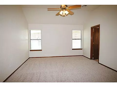 700 Goshawk Dr, Norman, OK 73072 photo 5
