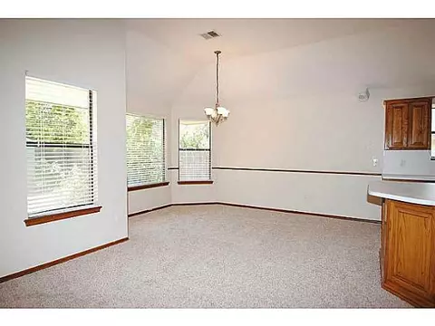 700 Goshawk Dr, Norman, OK 73072 photo 4
