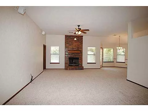 700 Goshawk Dr, Norman, OK 73072 photo 2