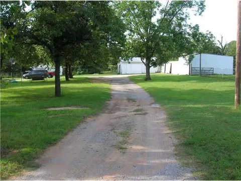 29710 Clearpond Rd, Mcloud, OK 74851 photo 3
