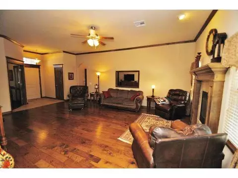 4105 Champlain Ct, Yukon, OK 73099 photo 3