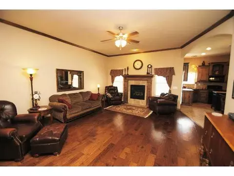 4105 Champlain Ct, Yukon, OK 73099 photo 2