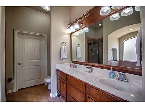 809 Kelsi Dr, Moore, OK 73160 photo 10