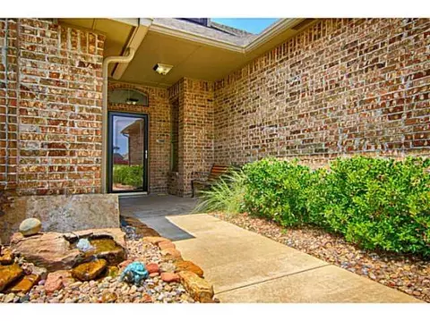 809 Kelsi Dr, Moore, OK 73160 photo 2