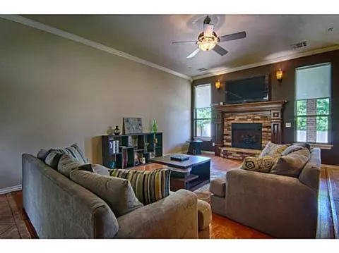 809 Kelsi Dr, Moore, OK 73160 photo 4