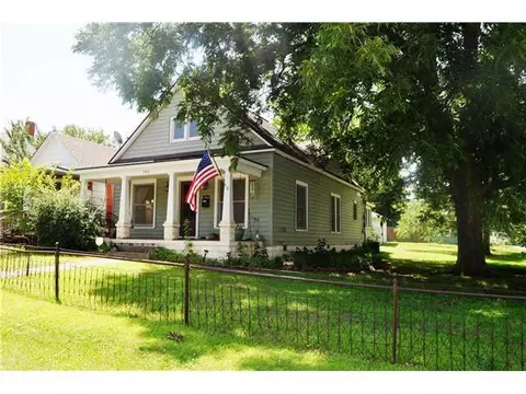 705 E Harrison Ave, Guthrie, OK 73044 photo 2