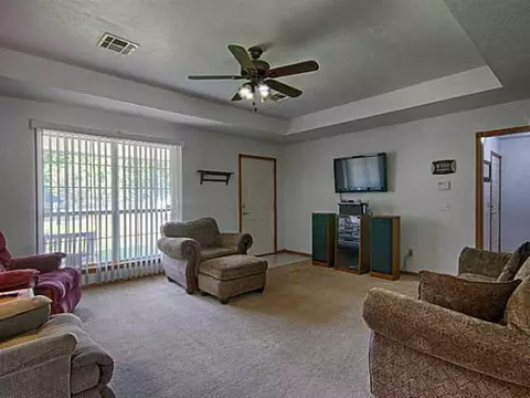 5 E Locust St, Tuttle, OK 73089 photo 4