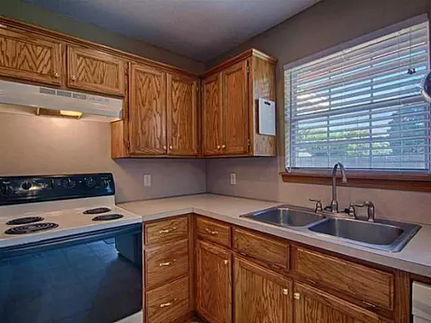 5 E Locust St, Tuttle, OK 73089 photo 7