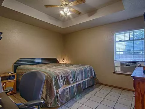 5 E Locust St, Tuttle, OK 73089 photo 8