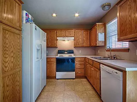 5 E Locust St, Tuttle, OK 73089 photo 6