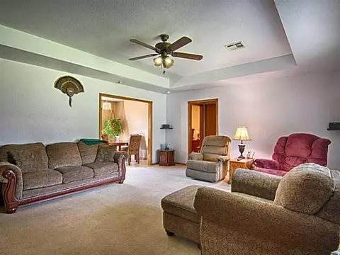 5 E Locust St, Tuttle, OK 73089 photo 3