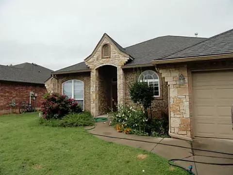 716 Hedgewood Dr, Moore, OK 73160 photo 1