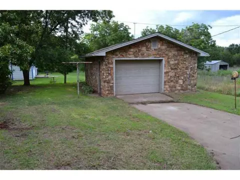 906 E Walnut St, Tecumseh, OK 74873 photo 9