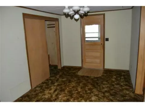 906 E Walnut St, Tecumseh, OK 74873 photo 4