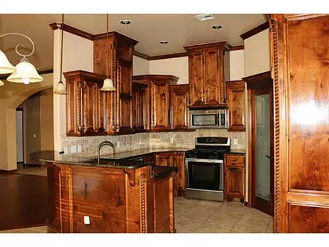 1117 Bryan Dr, Moore, OK 73160 photo 3