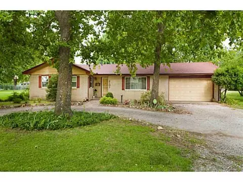 2101 Maxey Dr, Harrah, OK 73045 photo 2