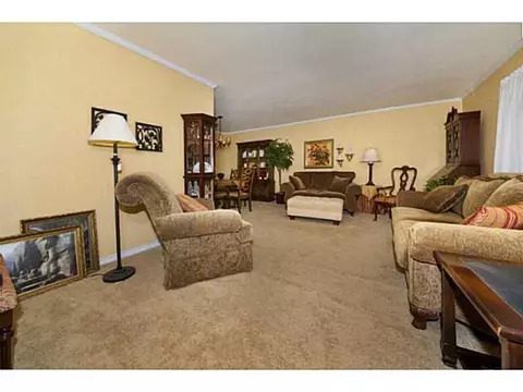 2101 Maxey Dr, Harrah, OK 73045 photo 3