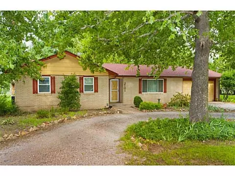 2101 Maxey Dr, Harrah, OK 73045 photo 1