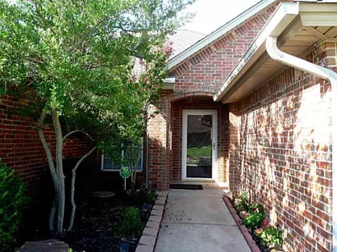 133 E Olympic Dr, Yukon, OK 73099 photo 2