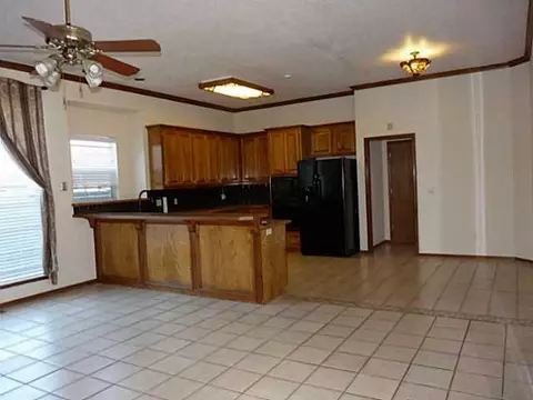 133 E Olympic Dr, Yukon, OK 73099 photo 5
