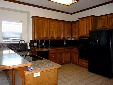 133 E Olympic Dr, Yukon, OK 73099 photo 4