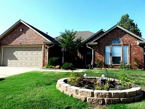 133 E Olympic Dr, Yukon, OK 73099 photo 1