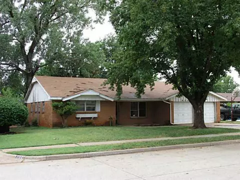 636 E 26th St, Edmond, OK 73013 photo 1