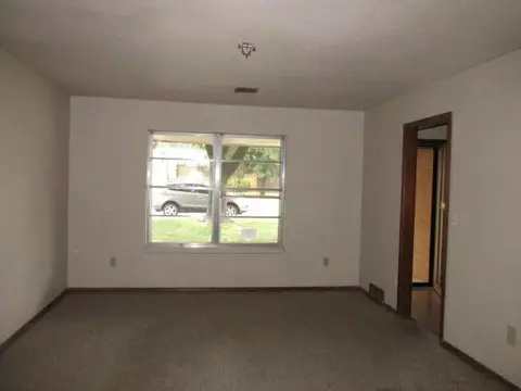 636 E 26th St, Edmond, OK 73013 photo 2