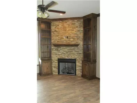 1009 Whispering Ridge Dr, Tuttle, OK 73089 photo 2