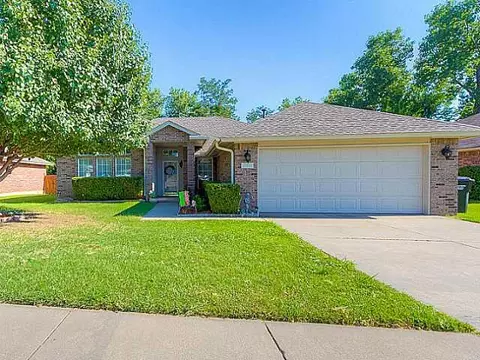 812 SE 38th, Moore, OK 73160 photo 1