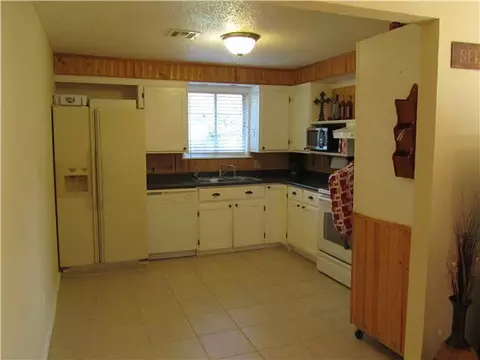 608 Baer Dr, Moore, OK 73160 photo 4