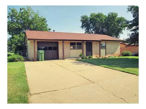 203 E Willow Pl, Yukon, OK 73099 photo 2