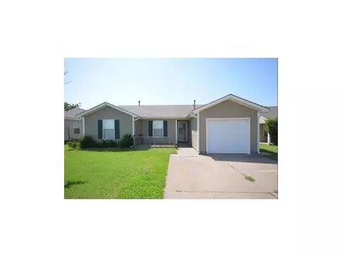 1701 Eagle Dr, Moore, OK 73160 photo 1
