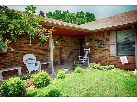 716 Cedar Springs Dr, Tuttle, OK 73089 photo 2