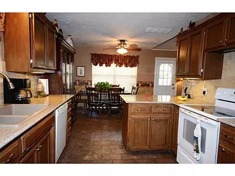 716 Cedar Springs Dr, Tuttle, OK 73089 photo 12