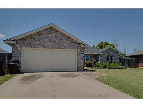 1909 Bluegrass Ct, Moore, OK 73160 photo 2