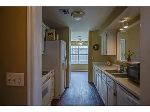 1909 Bluegrass Ct, Moore, OK 73160 photo 6