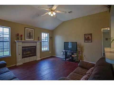 1909 Bluegrass Ct, Moore, OK 73160 photo 5