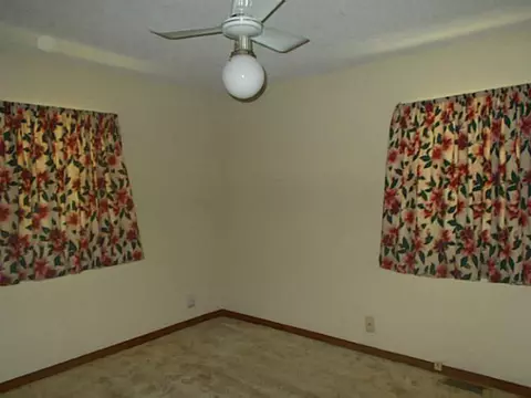 418 E Maple St, Tecumseh, OK 74873 photo 8