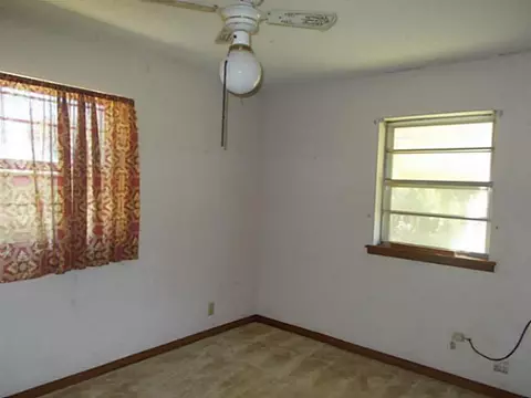 418 E Maple St, Tecumseh, OK 74873 photo 7