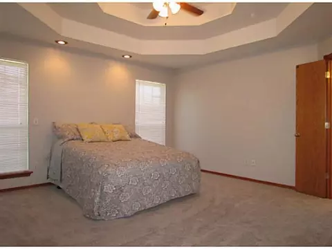 2096 Teal Holw, Tuttle, OK 73089 photo 7