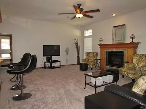 2096 Teal Holw, Tuttle, OK 73089 photo 3