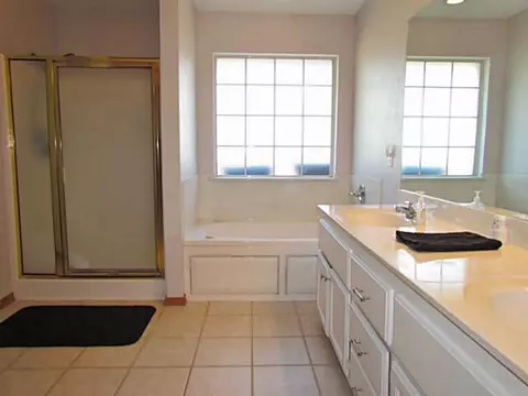 2096 Teal Holw, Tuttle, OK 73089 photo 9