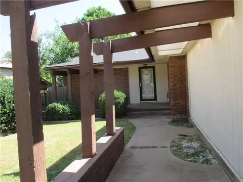 208 E Willow Pl, Yukon, OK 73099 photo 2