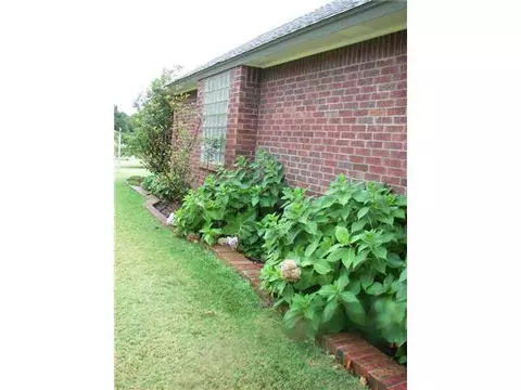 830 Oaklawn Dr, Tuttle, OK 73089 photo 3