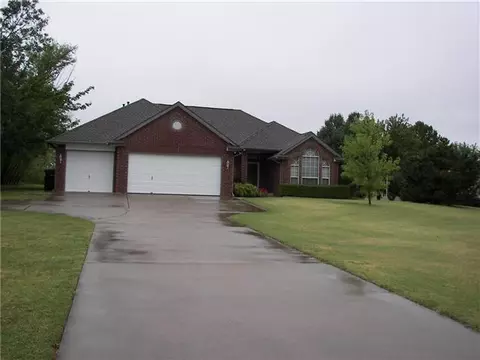 830 Oaklawn Dr, Tuttle, OK 73089 photo 1